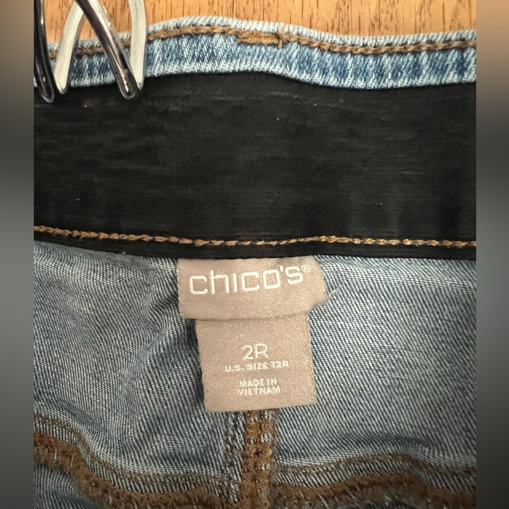 Chico's Women's Jeans in Light Blue Wash size 12 regular - Picture 8 of 8